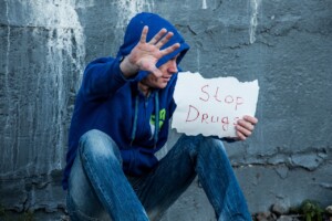 طريقة علاج المدمن 